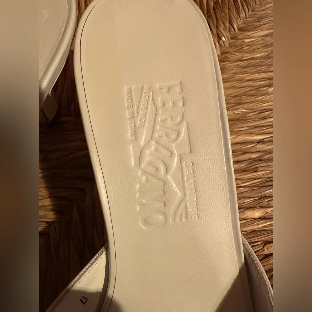 SALVATORE FERRAGAMO Women’s 8 B White Open Toe Kitten Heel Slide Slip-On Sandal